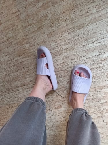 Customer photo review of HappyFlops