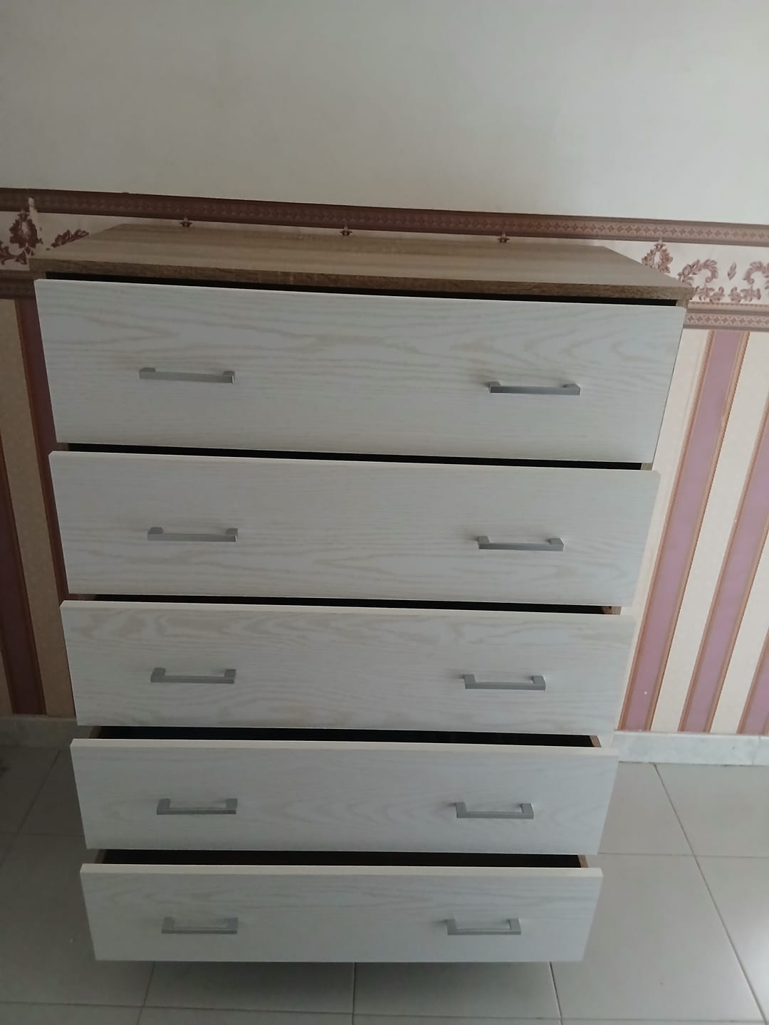 Customer photo review of Cassettiera con 5 cassetti in rovere nordico e bianco alpes