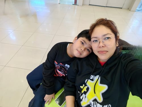 Customer photo review of Unisex Kpop HOPE ON THE STAGE Hoodie