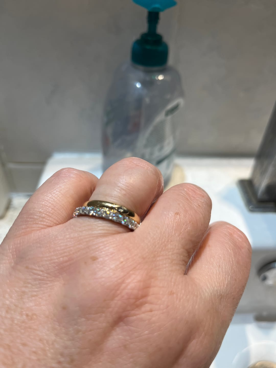 Customer photo review of Anello eternity montatura squadrata con moissaniti