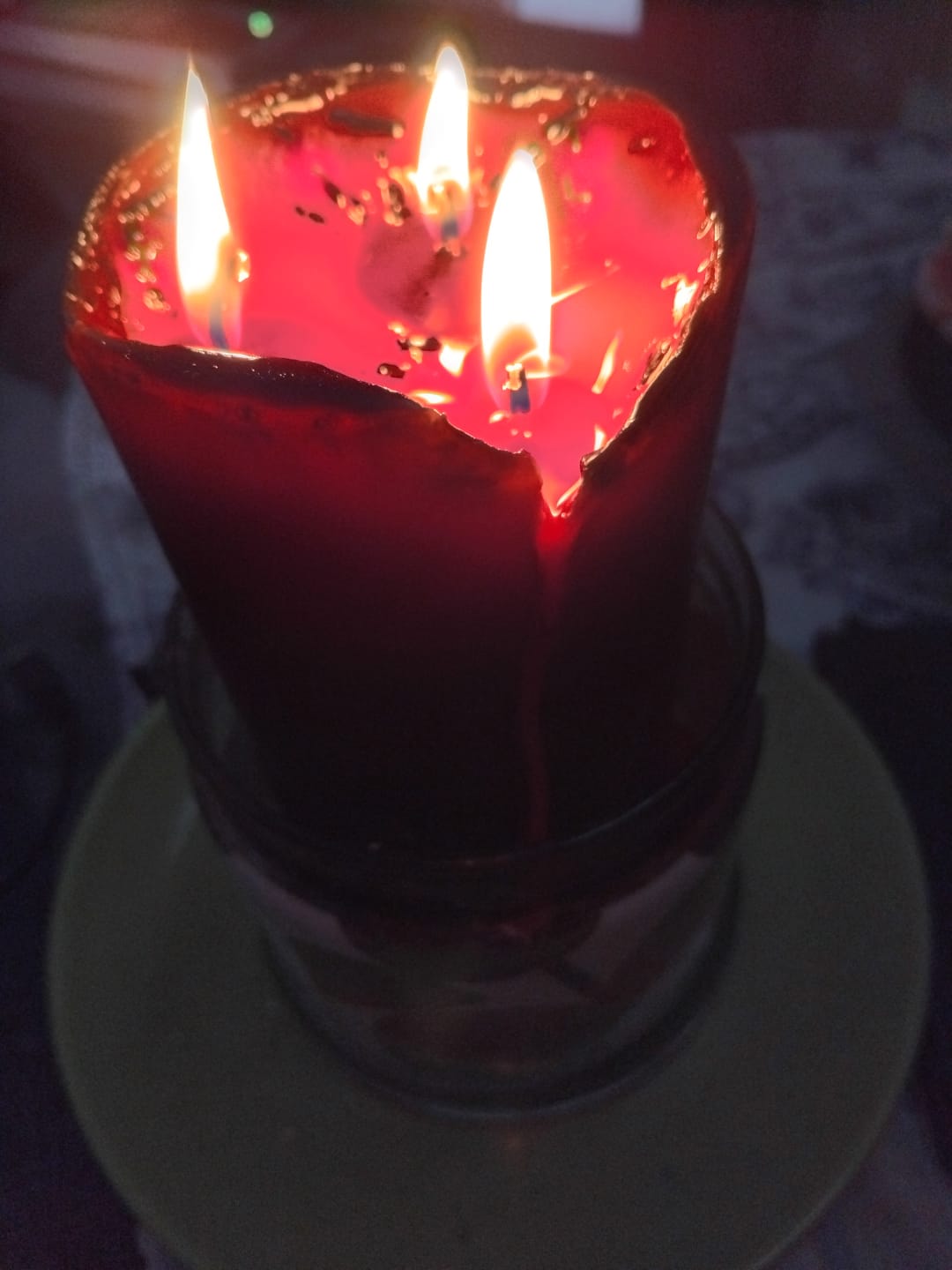 Customer photo review of Vampir Kerzen ROTE Tränen!  Schwarze Kerzen
