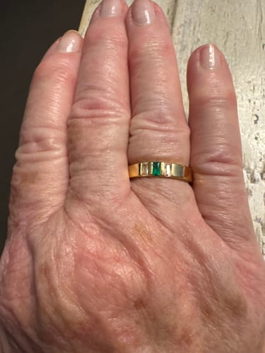 Customer photo review of Personalized 1-8 Birthstones Mother Grandmas Family Ring