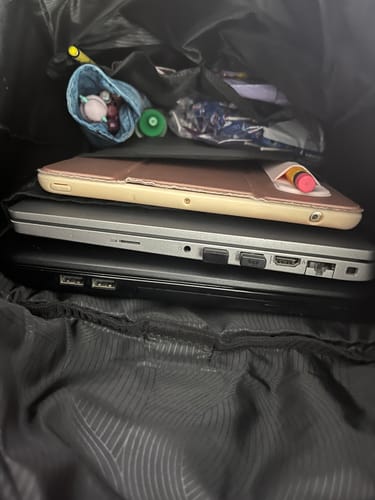 Customer photo review of Mochila Rizz Laptop 15.6" Cool Capital Negro