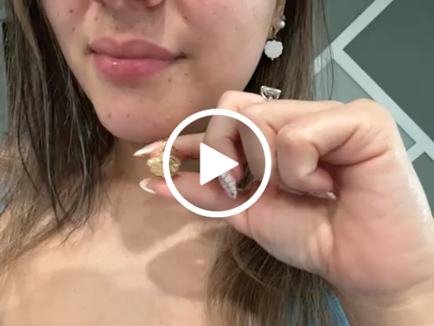 Customer video review of Waikiki Shell Necklace (Bundle)