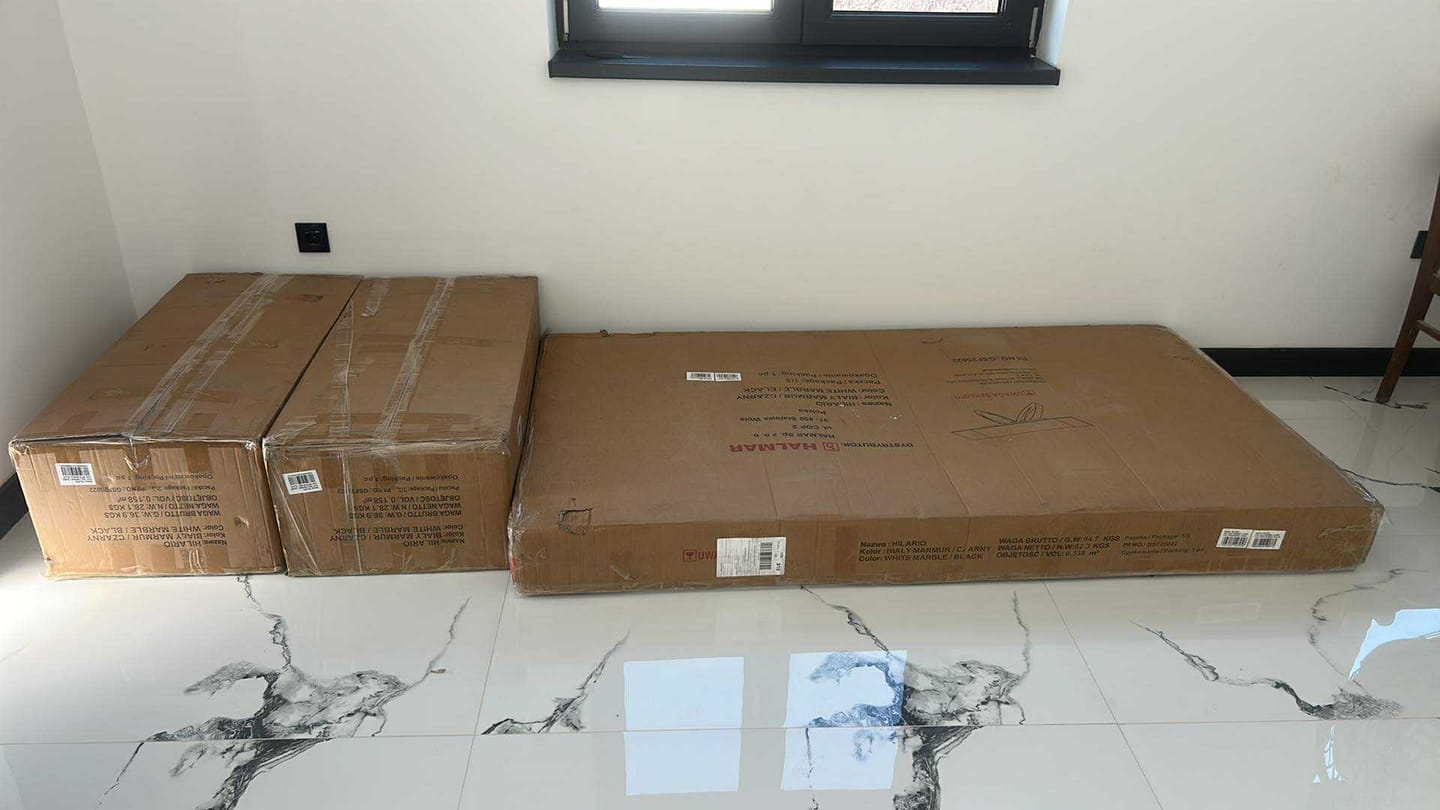 Customer photo review of Masa extensibila HILARIO, bej/negru, piatra sinterizata/metal, 180/260x90x75 cm