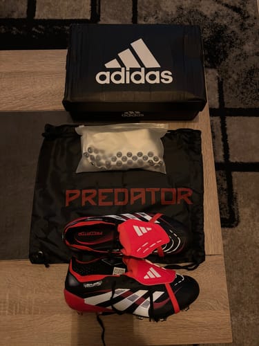 Customer photo review of Predator 25 Elite Fold-over Tongue FG Moments - Noir/Blanc/Rouge ÉDITION LIMITÉE