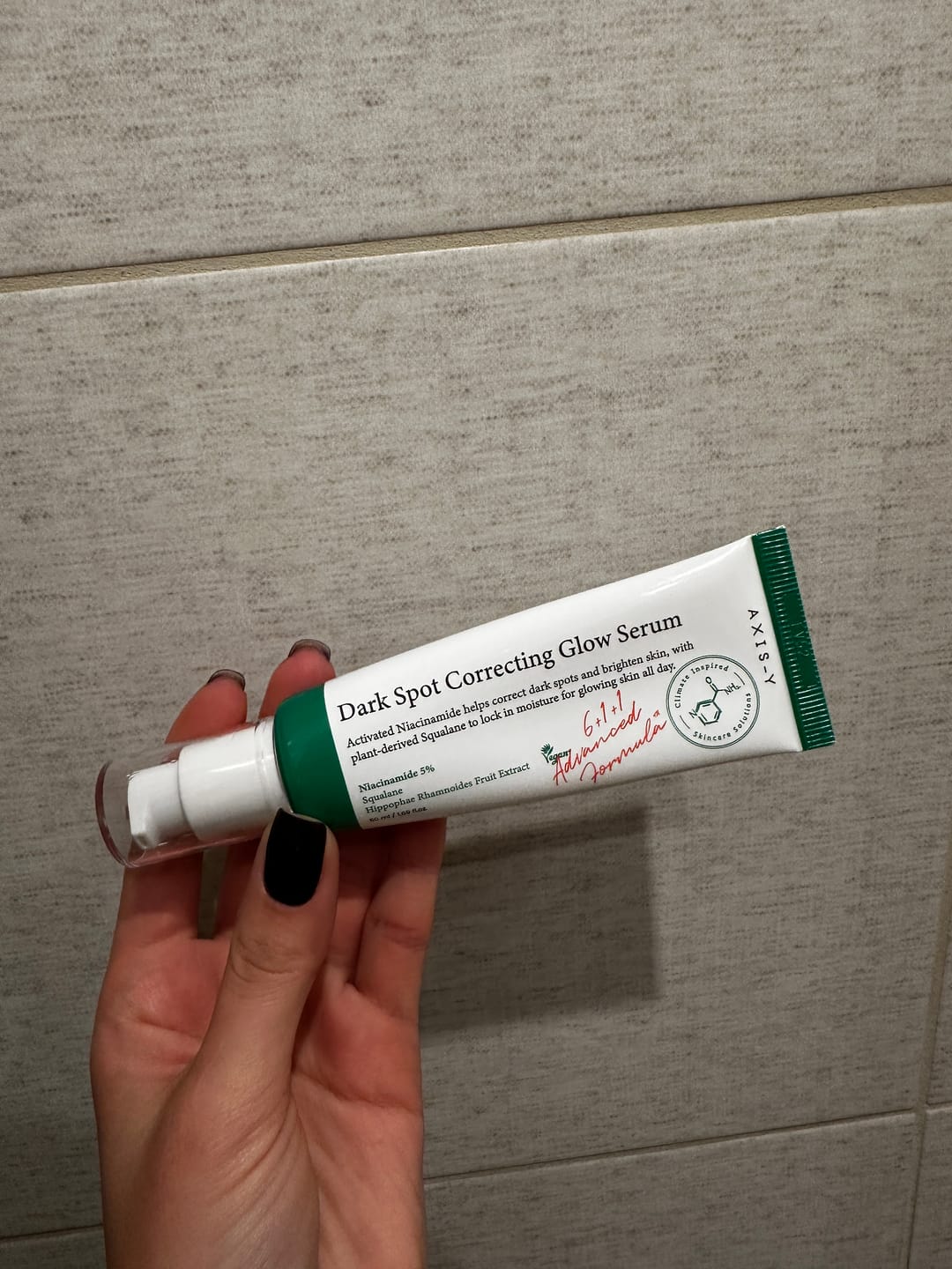 Customer photo review of Serums tumšo plankumu korekcijai AXIS-Y Dark Spot Correcting Glow Serum