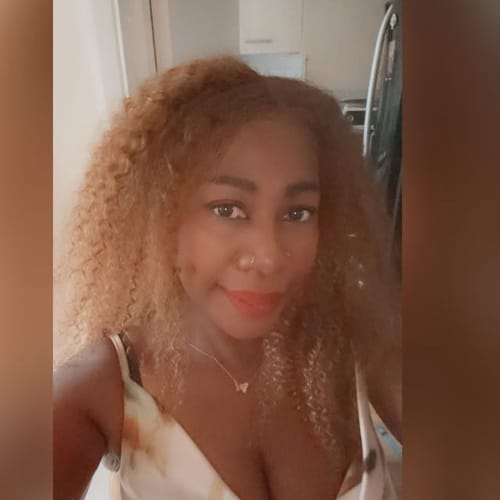 Customer photo review of CurlyMe Wear Go Glueless Highlights Ombre Hair Pre-cut HD Lace Kinky Curly Wig