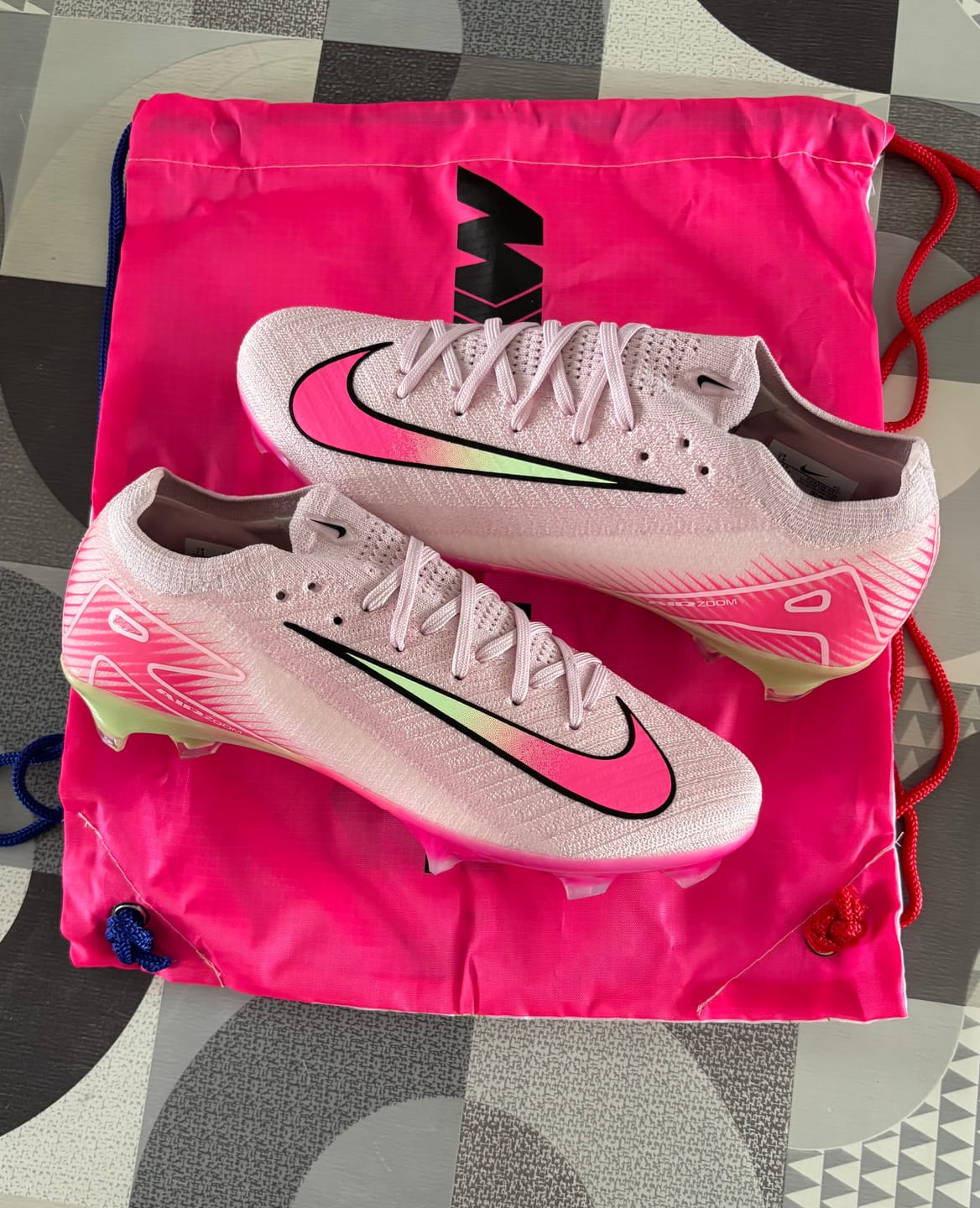 Customer photo review of MERCURIAL VAPOR 16 FG Nike By You - Rose