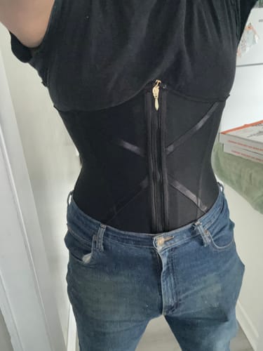 Customer photo review of 2002 Ultra Snatching Waist Trainer