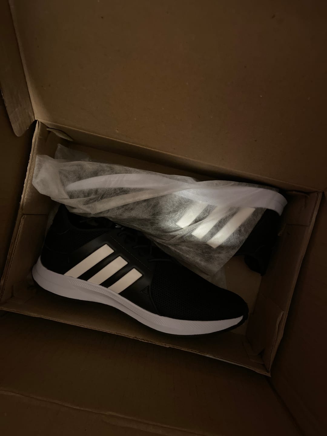 Customer photo review of Tenis 018 Negro Blanco