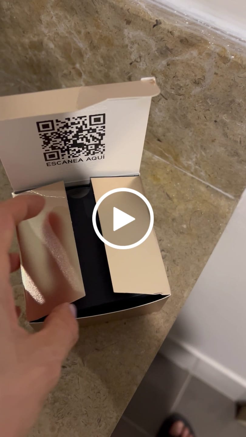 Customer video review of POLVO SUELTO TRASLUCIDO 1ST SCENE