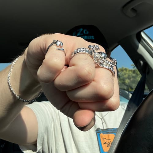 Customer photo review of DOUBLE FINGER OCTOSKULL RING