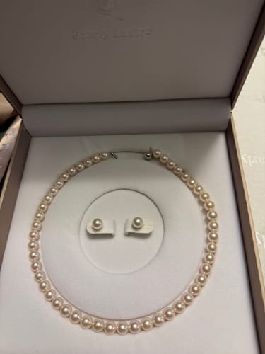 Customer photo review of 18K Gold Top Grade Akoya HANADAMA Pearl Stud Earrings KE00017