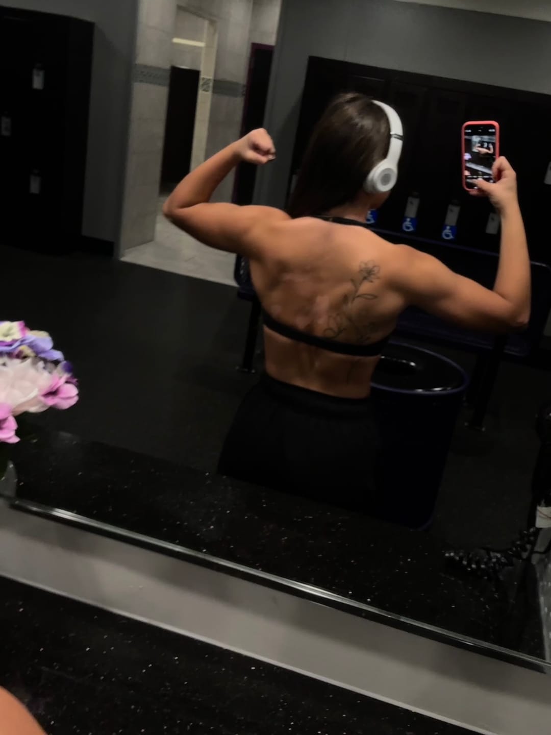 Customer photo review of W335 URBAN V-NECK BRA Fall 24'