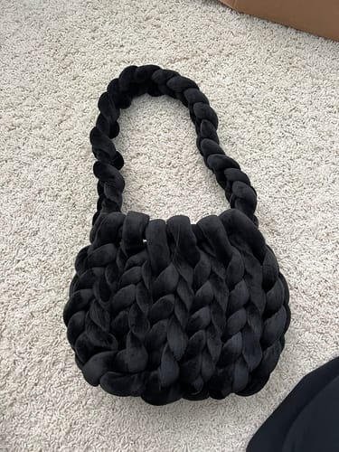 Customer photo review of Chunky Yarn for Arm Knitting – Soft Jumbo Yarn for Blankets, Pillows & Pet Beds | Cozy & Durable