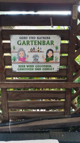 Customer photo review of Personalisiertes Gartenschild mit Namen und Hund