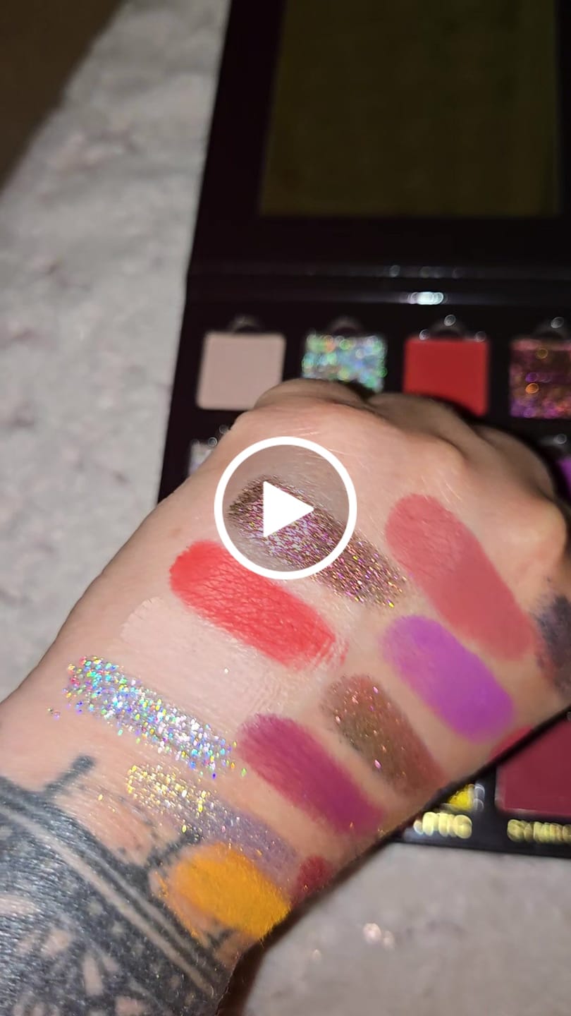 Customer video review of Mandela Marbled Multichrome Magnetic Eyeshadow Palette