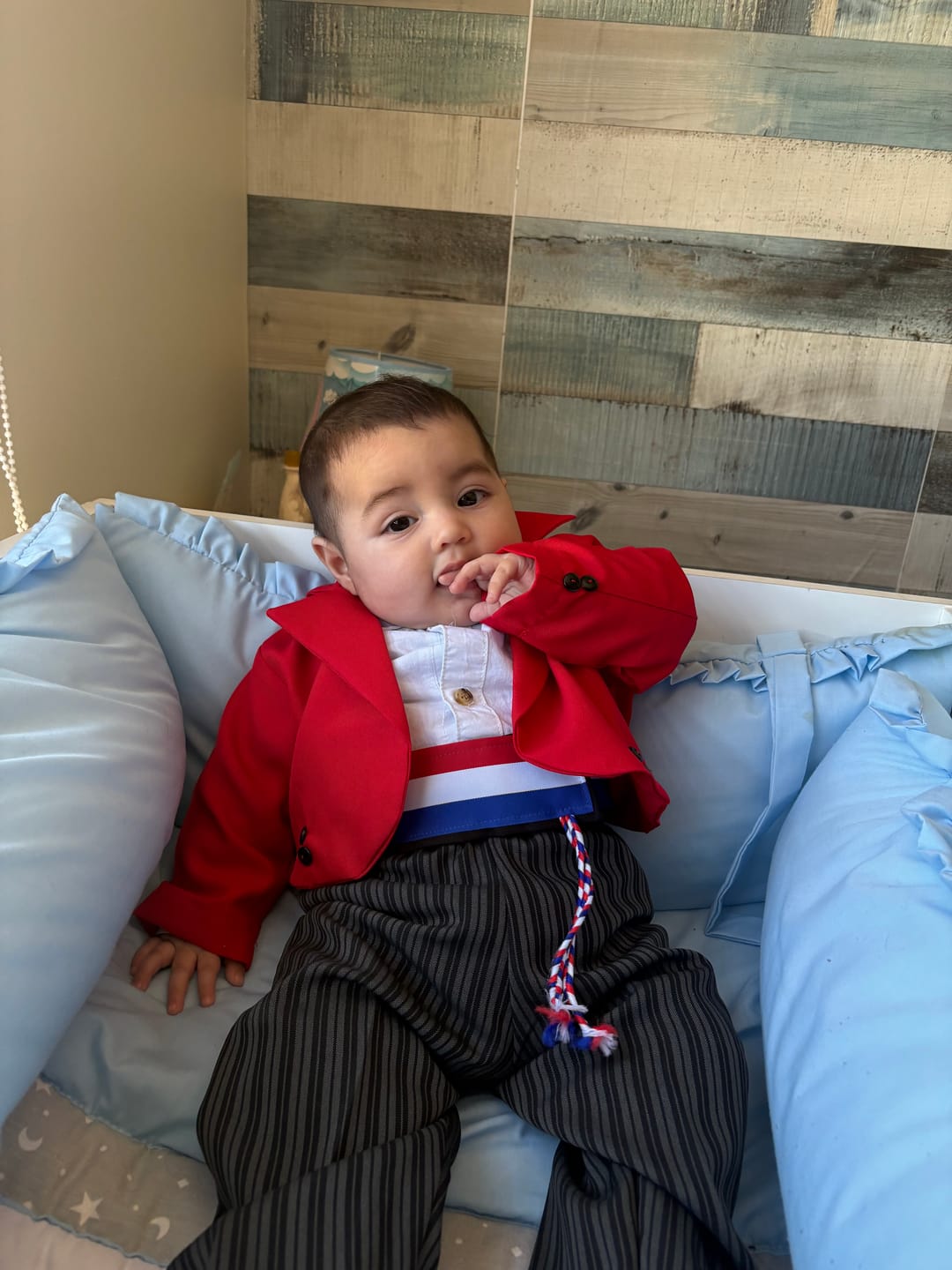 Customer photo review of Traje Huaso Rojo Completo