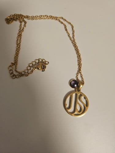 Customer photo review of Diseñado para ti | Collar con Monograma a Medida