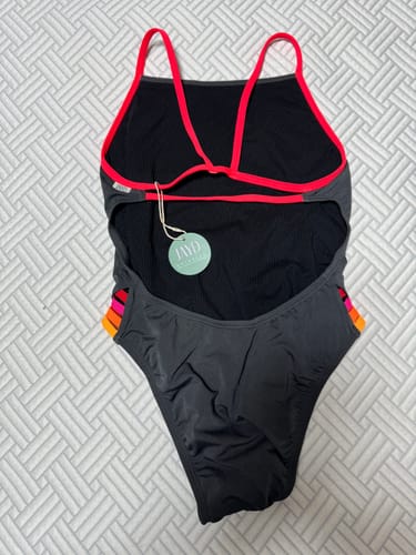 Customer photo review of ZAMBIA ONE PIECE || Carbon|Fiesta