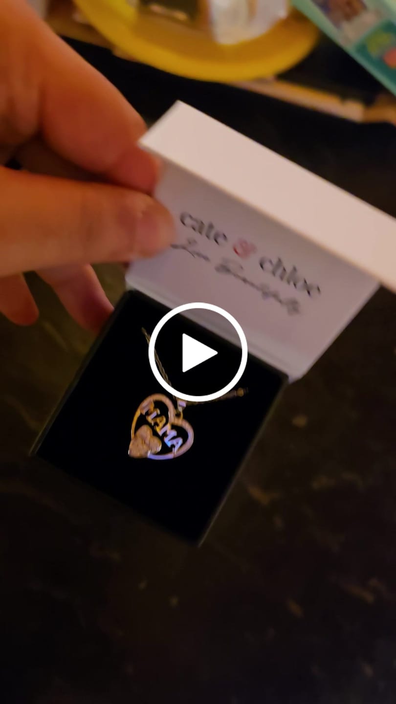 Customer video review of Selena 18k White Gold Plated Mama Heart Pendant Necklace with Simulated Diamond Crystals