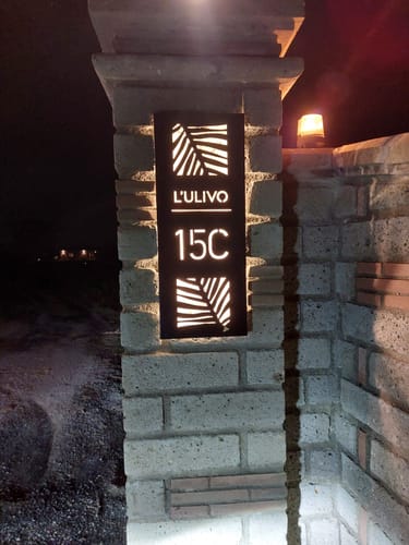 Customer photo review of Numero in alluminio retroilluminato: Ode