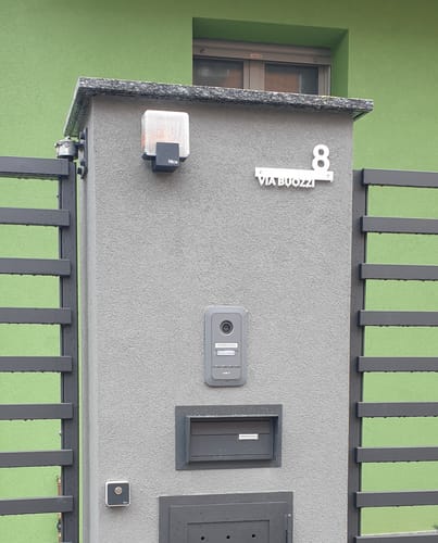 Customer photo review of Numero civico e testo sagomato modello Line 02 Acrilico