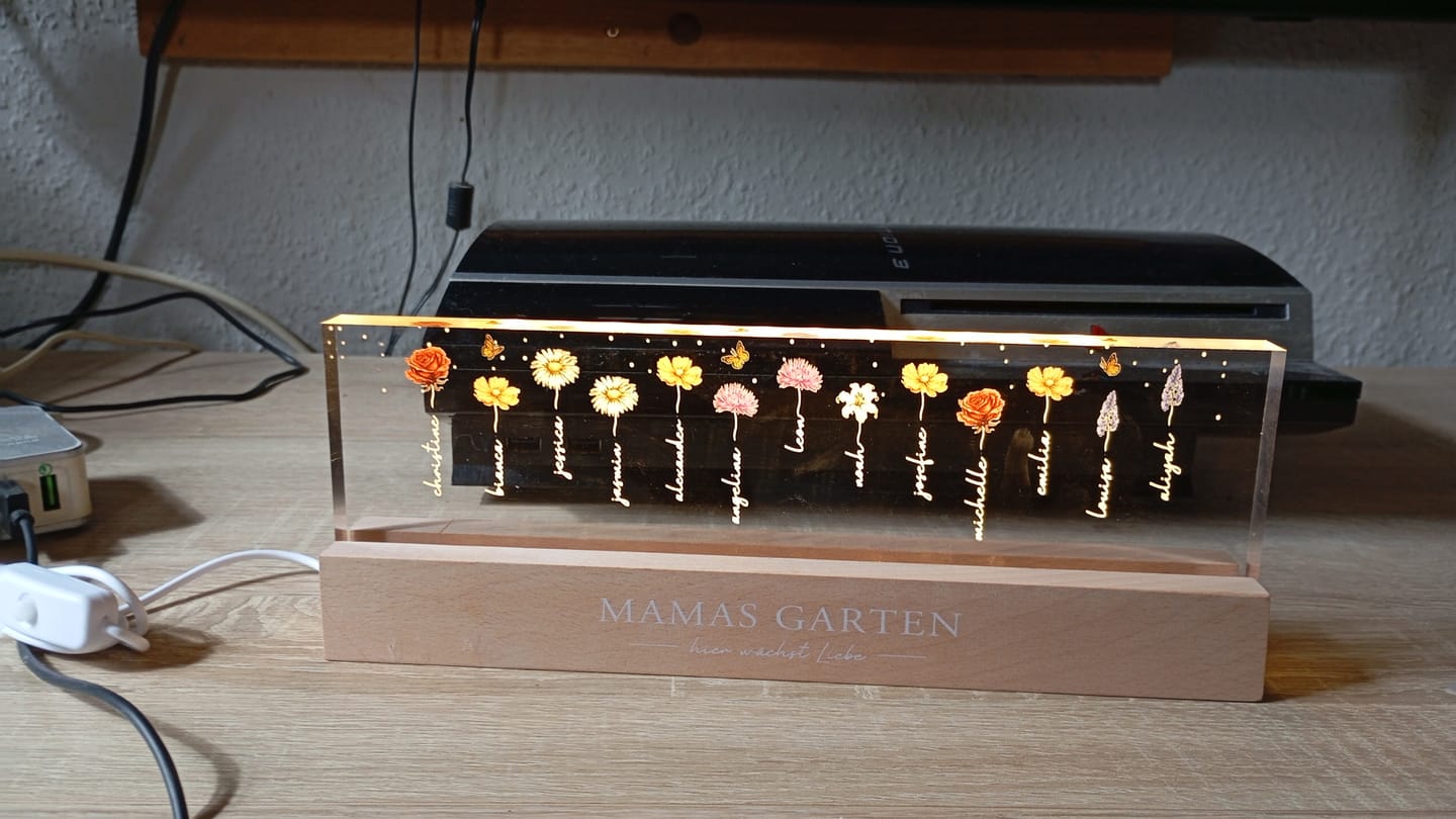 Customer photo review of Omas Garten - Personaliserter LED Aufsteller mit Blumen und Namen