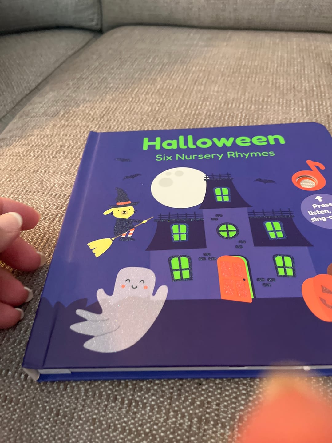 Customer photo review of Halloween Nursery Rhymes Glow-in-the-Dark - Rechargeable sound book