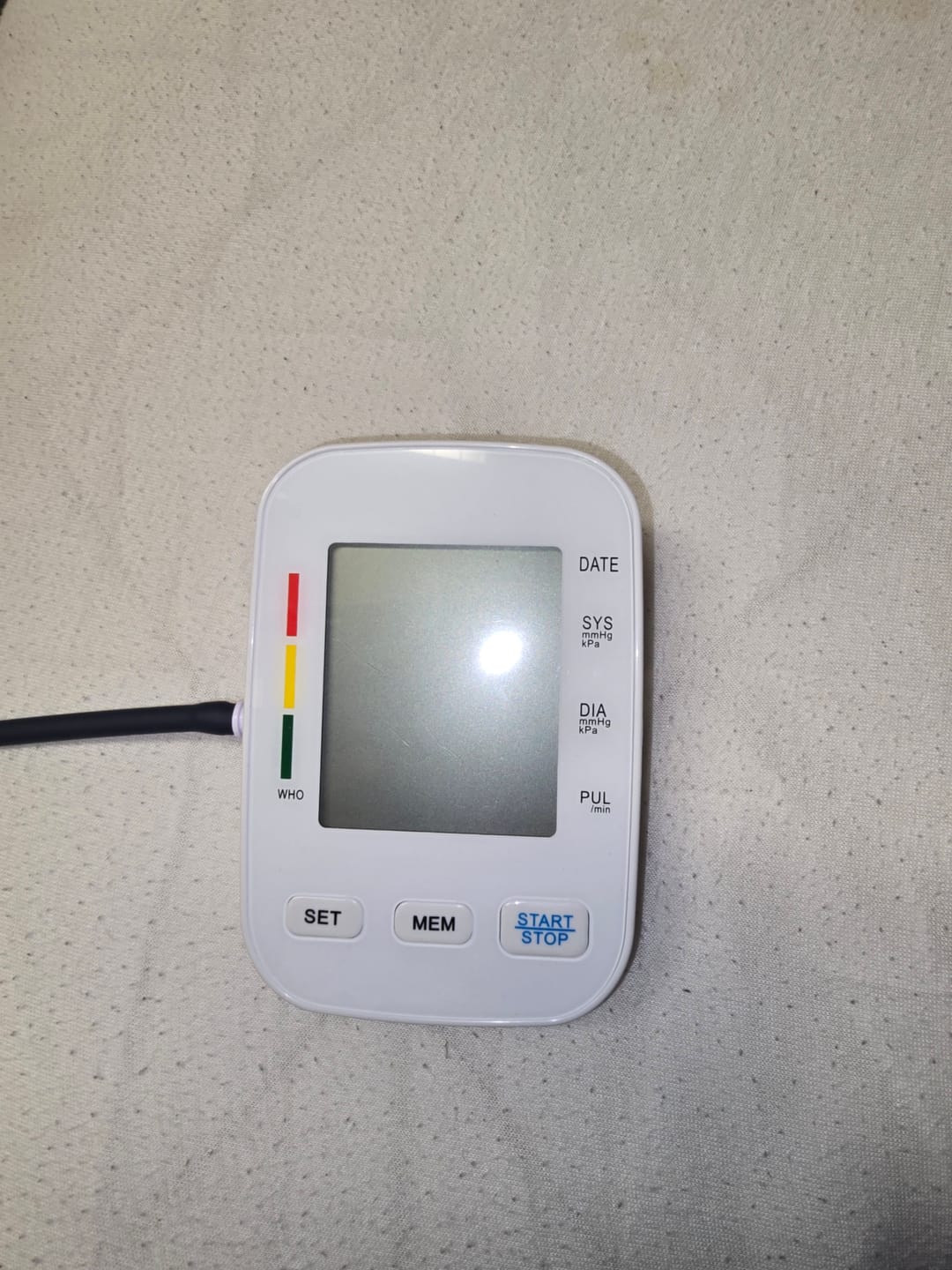 Customer photo review of Vollautomatisches Oberarm-Blutdruckmessgerät mit digitalem Display / Mit komfortabler Manschette und Speicherfunktion / Blutdruck- und Pulsmessung
