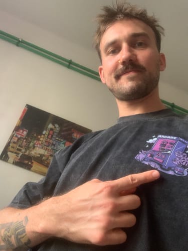 Customer photo review of Arcade Back Vintage T-Shirt