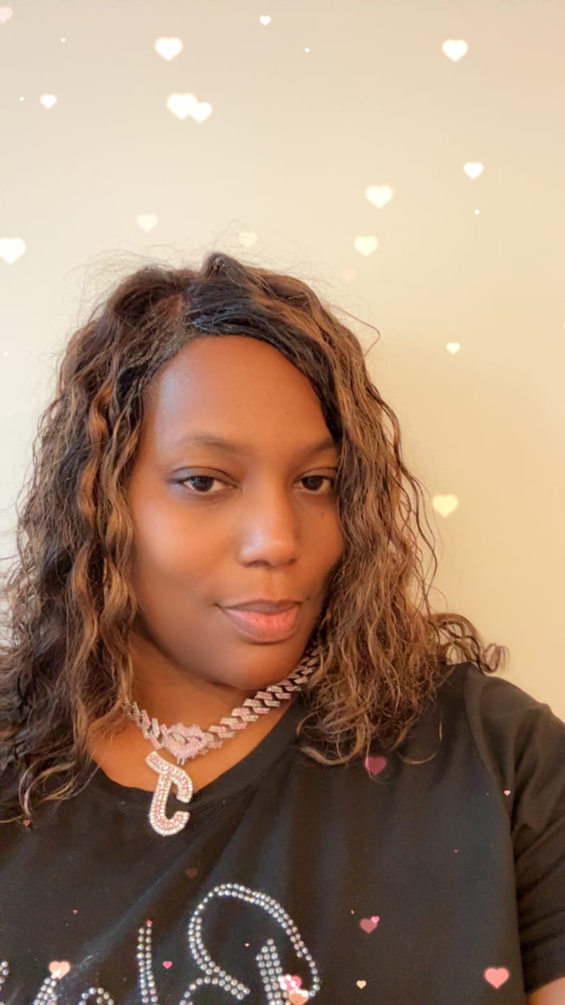 Customer photo review of LUXIIVA® PINK LIPS INITIAL PENDANT(Ready to Ship)