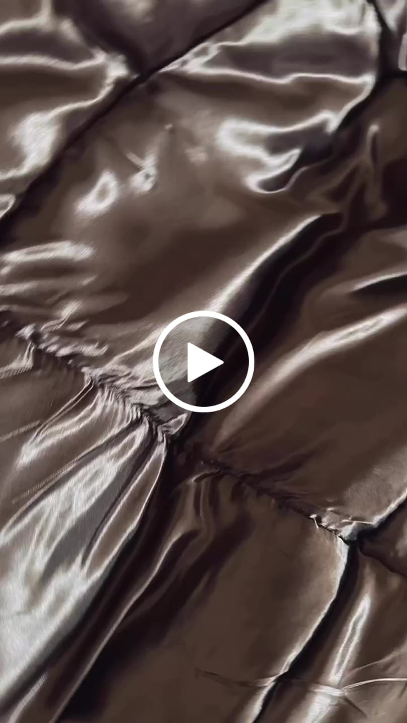 Customer video review of Dekbed Zonder Overtrek Satijn Dark Taupe