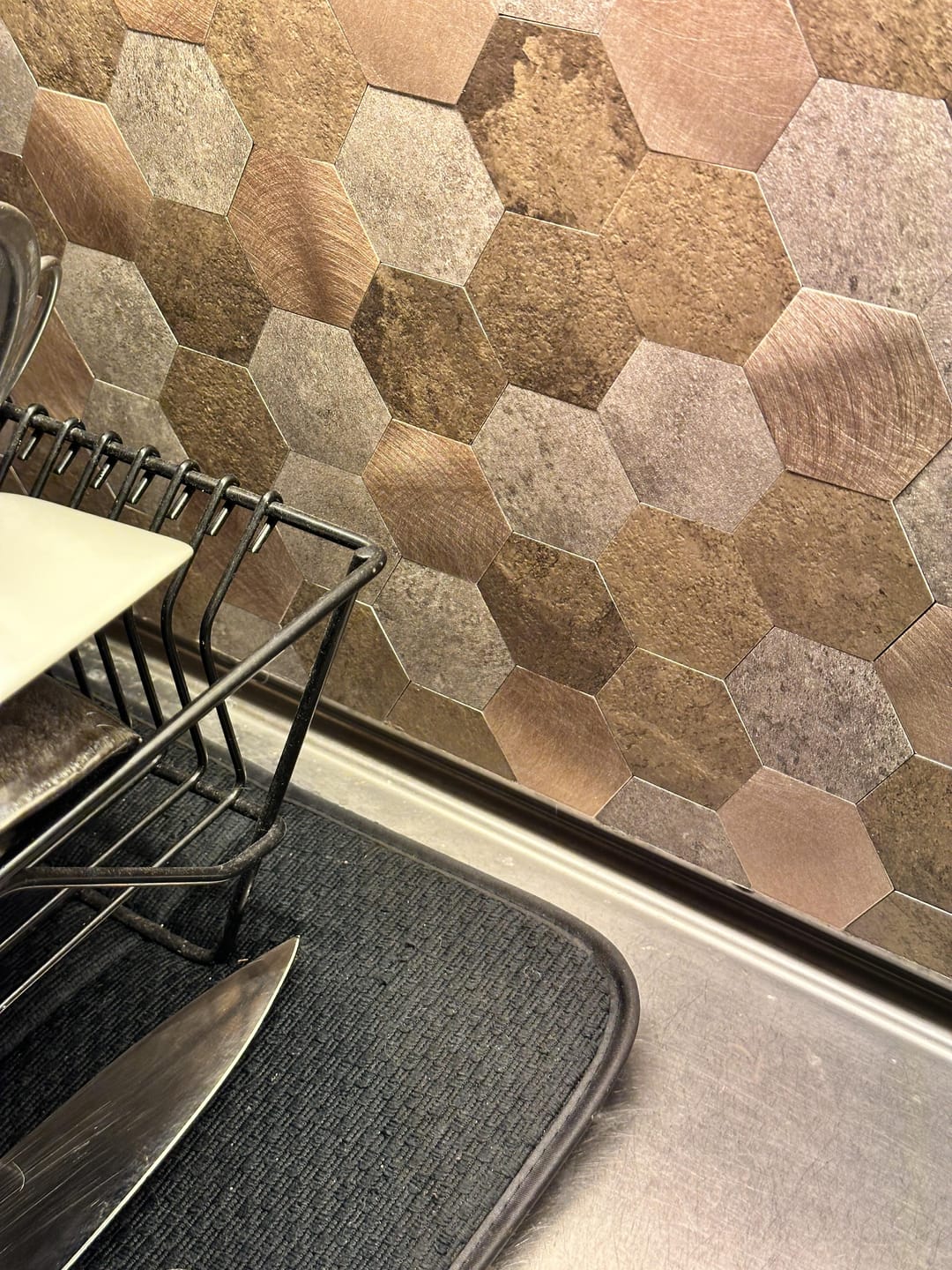 Customer photo review of Mocca hexagon selvklebende veggfliser