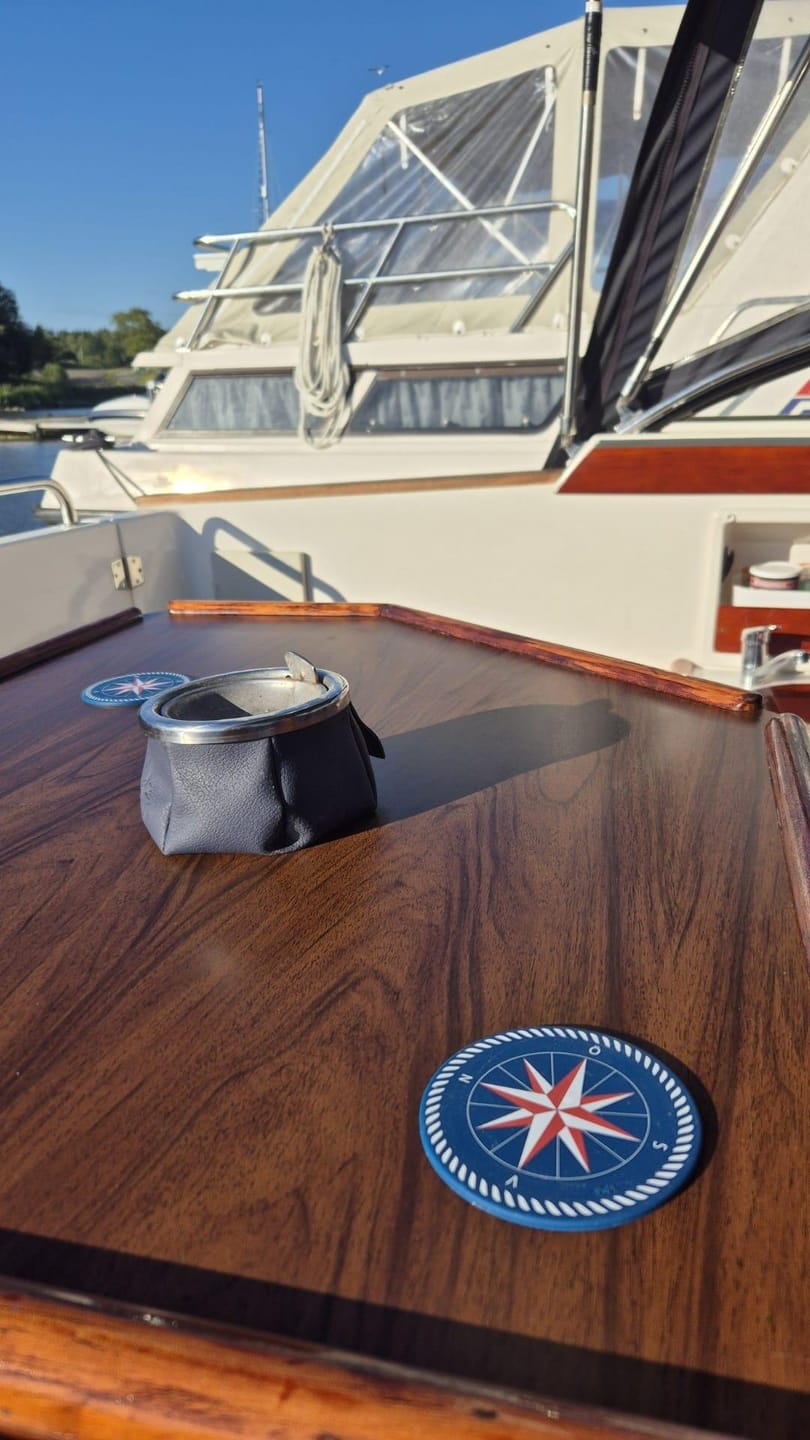 Customer photo review of Walnut Deep kontaktplast