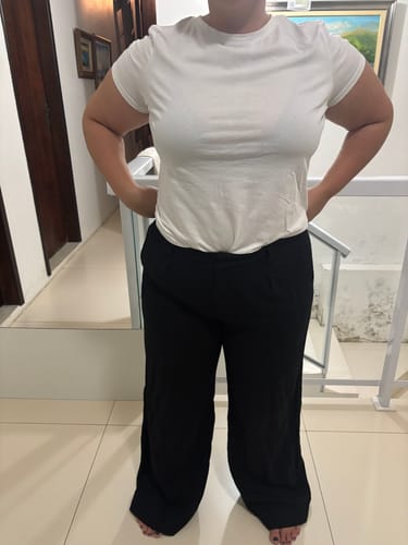 Amanda L. review of Calça Pantalona Graviola Preta image 1 out of 4