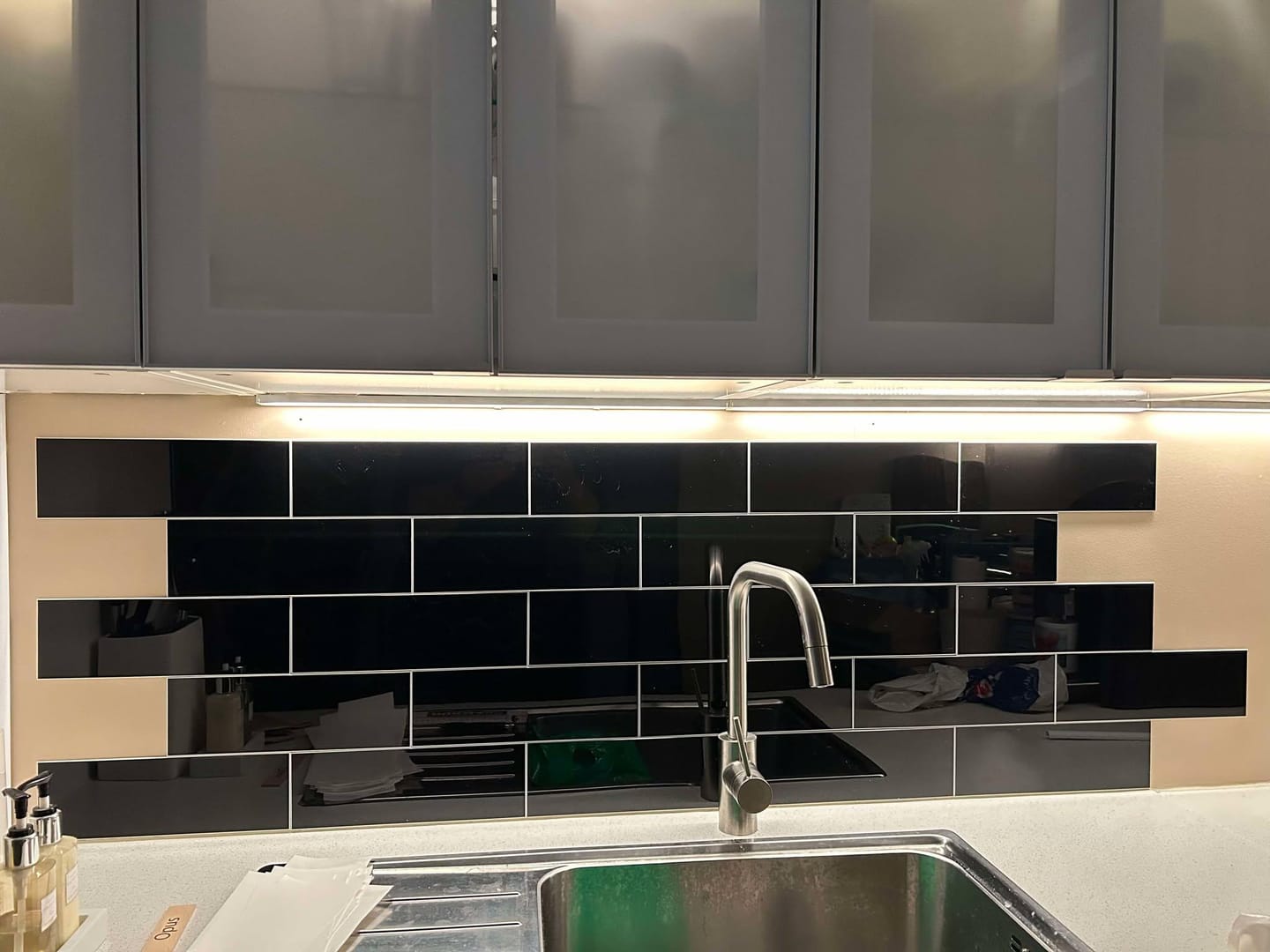Customer photo review of Hailey sort selvklebende veggfliser