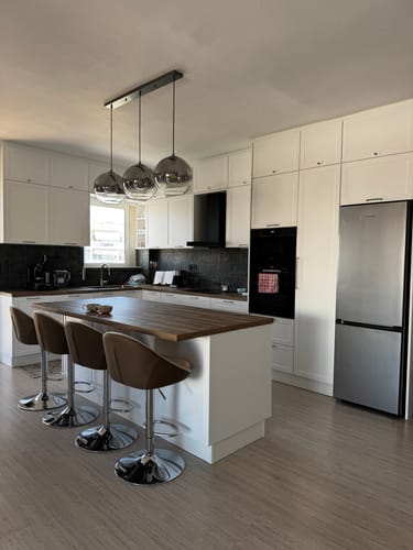 Customer photo review of Σκαμπό για Πάσο Κουζίνας Σετ 2 τεμ Κάθισμα Μπαρ Πλενόμενο Ύφασμα με Φερμουάρ Ρυθμιζόμενο Ύψος 60-74 εκ Μεγάλη Βάση Διάφορα Χρώματα B34-LJB110W01