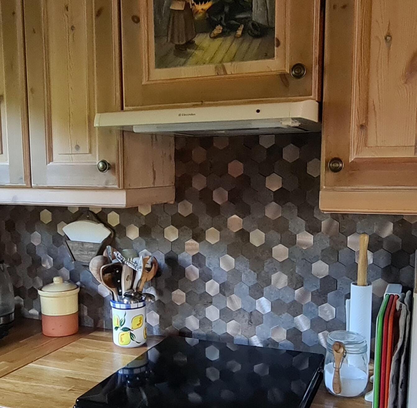 Customer photo review of Mocca hexagon selvklebende veggfliser