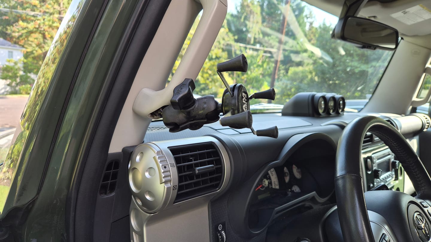 Customer photo review of Universal A-pillar Ball Mount