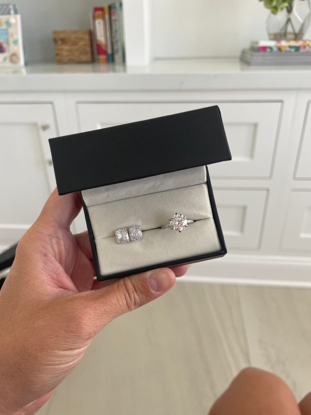 Customer photo review of S925 Moissanite 2.0~4.0 Carat 6 Prong Round Cut Engagement Ring