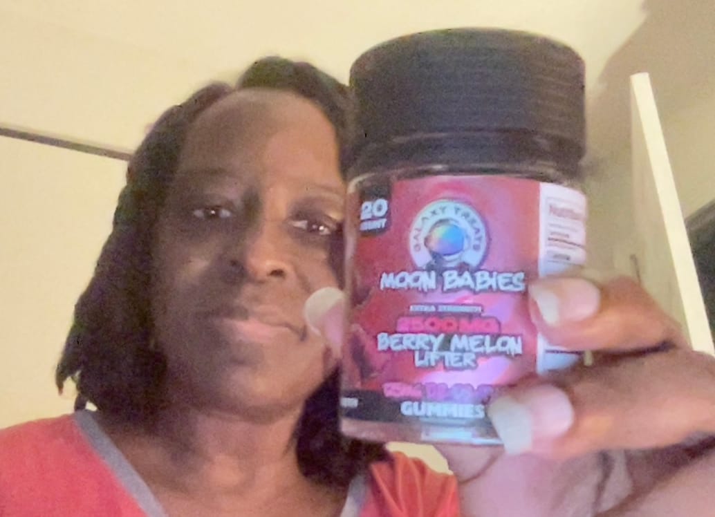 Customer photo review of Berry Melon Lifter D8 D9 THCP Extra Strength Gummies