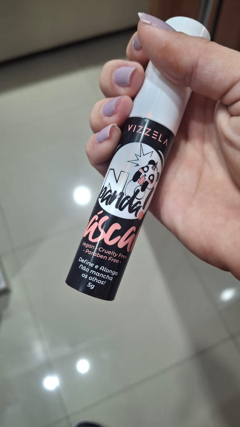 Customer photo review of Máscara Para Cílios No Panda Vizzela - Preta