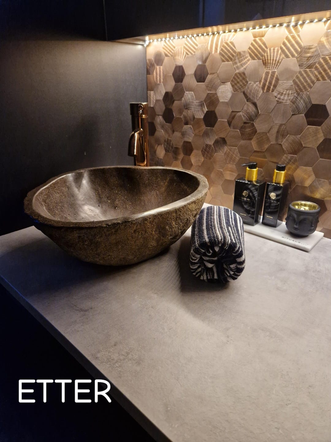 Customer photo review of Sofie hexagon selvklebende veggfliser