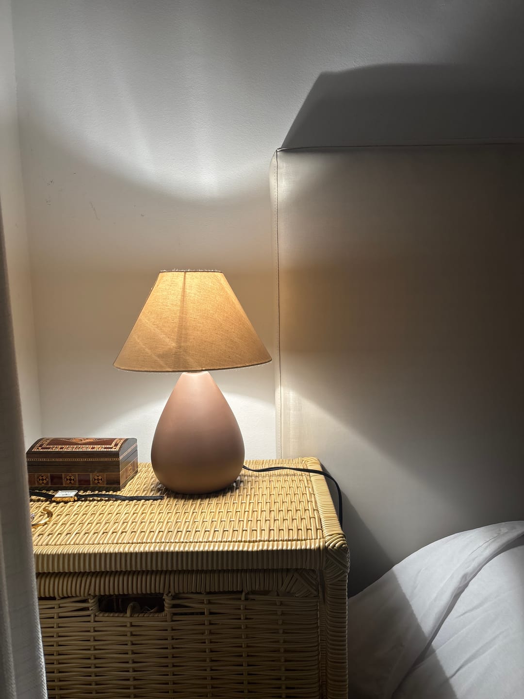 Customer photo review of Abajur de Mesa em Cerâmica com Cúpula de Linho