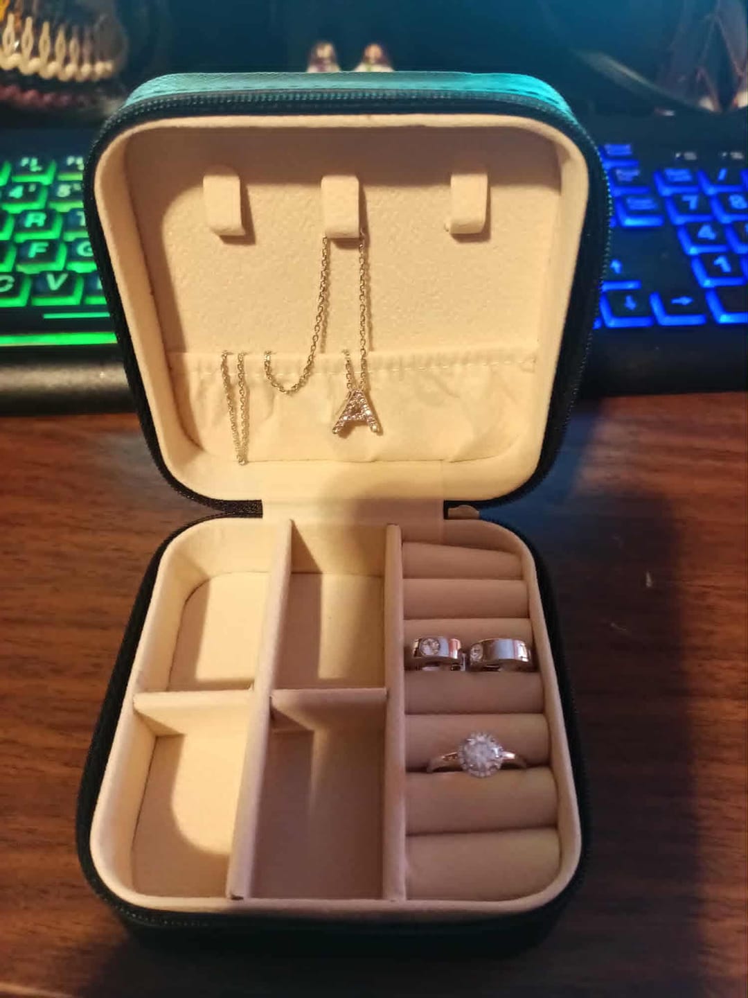 Customer photo review of Jewelry Travel Case, Black Mini Jewelry Box Organizer for Women