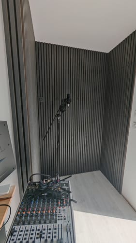 Customer photo review of Panneau Acoustique Bois Noir 260 - Tasseaux En Bois Noir