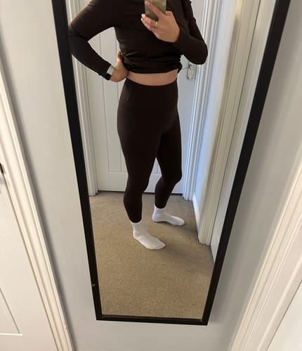 Customer photo review of High Waisted Butt-Shaping Signature Leggings