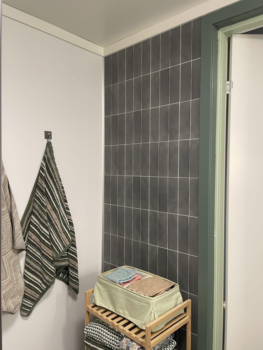 Customer photo review of Katja olivengrønn selvklebende fliser